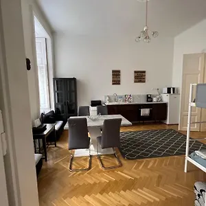 love-peace-easy-living-apartment.inbudapesthotels.com/